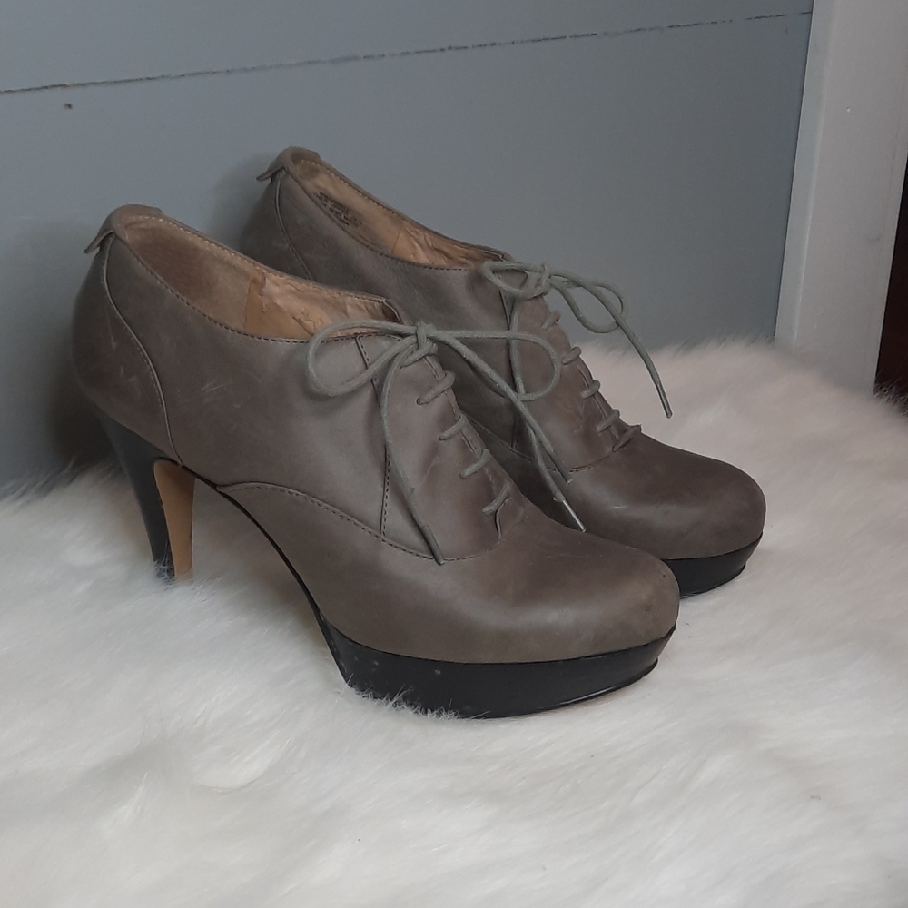 Nine West Olive Green Bootie, Size 8